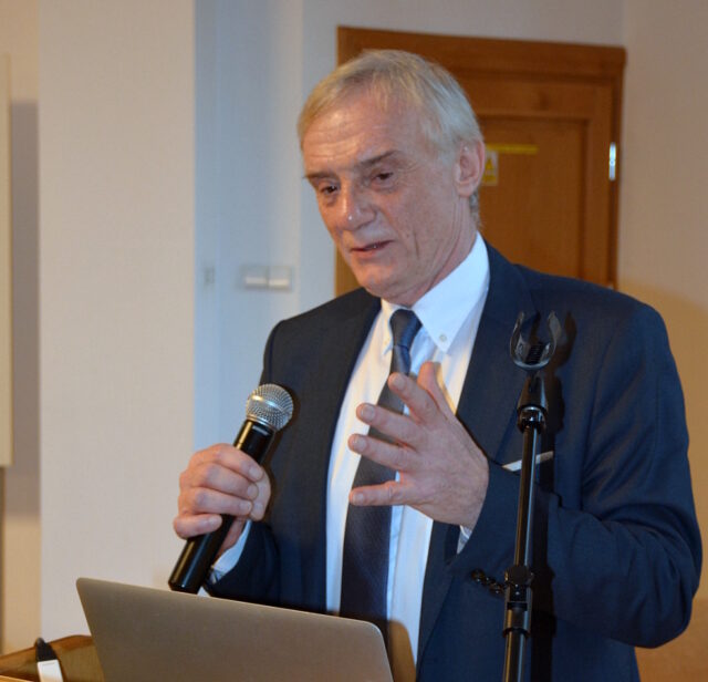 Prof. dr hab. Janusz Olejnik