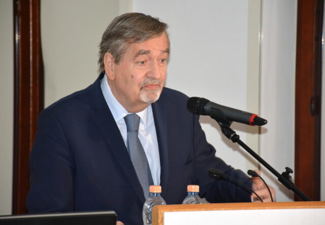 Prof. dr hab. Andrzej Grzywacz
