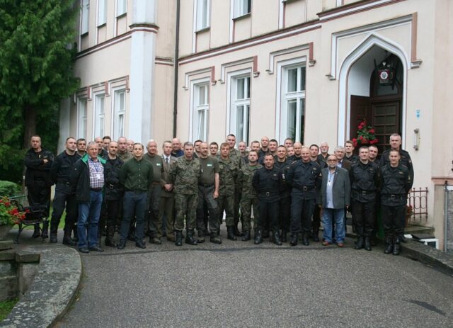 Uczestnicy odprawy przed ćwiczeniami