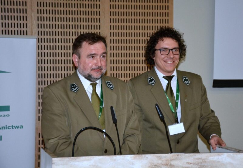 Panowie: Paweł Byrtek z Nadleśnictwa Krzeszowice i Mateusz Albrycht z Nadleśnictwa Miechów