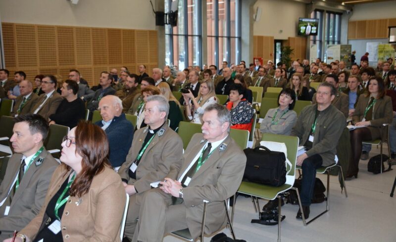 Uczestnicy trzeciego dnia Zimowej Szkoły Leśnej