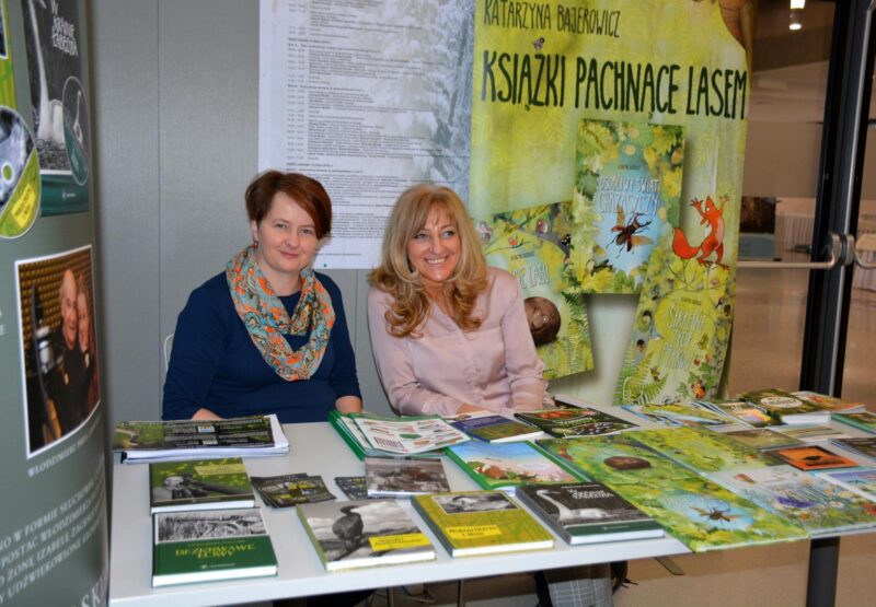 Stoisko wydawnictw Ośrodka Rozwojowo-Wdrożeniowego LP w Bedoniu