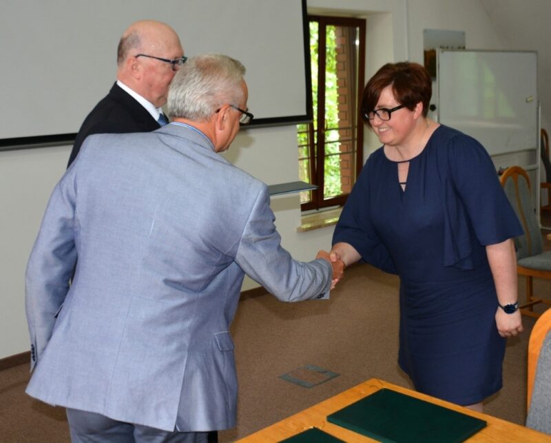 Świadectwo ukończenia studiów doktoranckich odbiera mgr inż. Hanna Szmidla (IBL)
