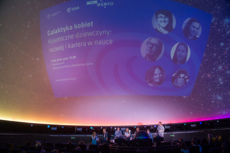 Rozpoczęcie spotkania Galaktyki Kobiet pod kopułą Planetarium CNK