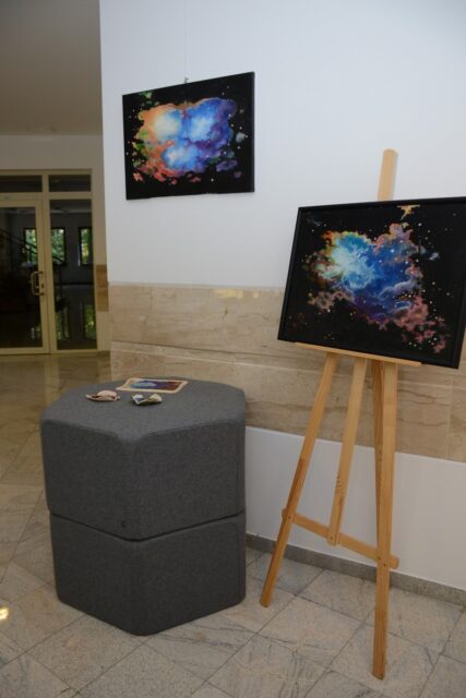 Przekrój kolorystyczny prac autorki – od bieli do czerni