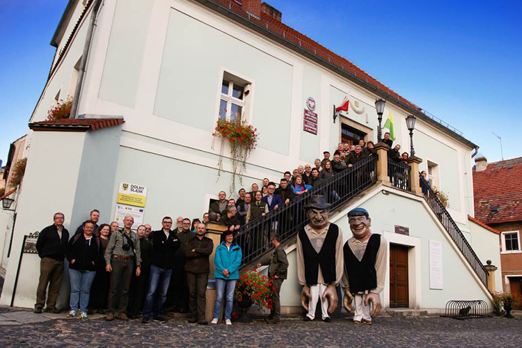 Przed Urzędem Gminy i Miasta w Lubomierzu