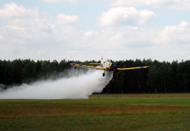 Smużenie wykonane przez samolot gaśniczy Dromader