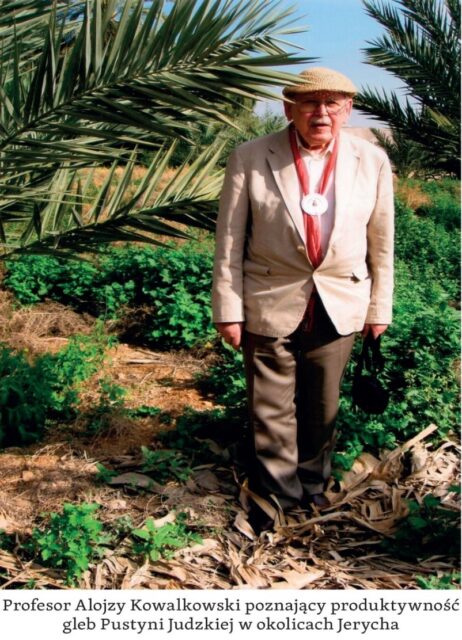 Profesor Alojzy Kowalkowski poznający produktywność gleb pustyni judzkiej w okolicach jerycha
