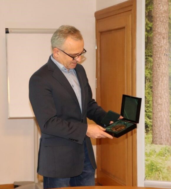 Medal im. Jana Teodora Hausbrandta Instytutu Badawczego Leśnictwa