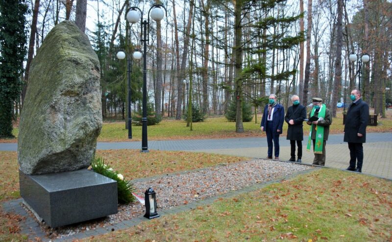 modlitwa przy pomniku