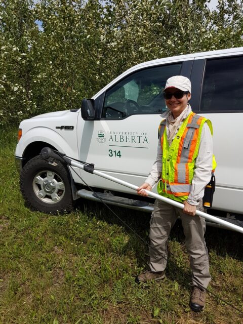 Dr hab. Marzena Niemczyk podczas prowadzenia badań w prowincji Alberta w Kanadzie